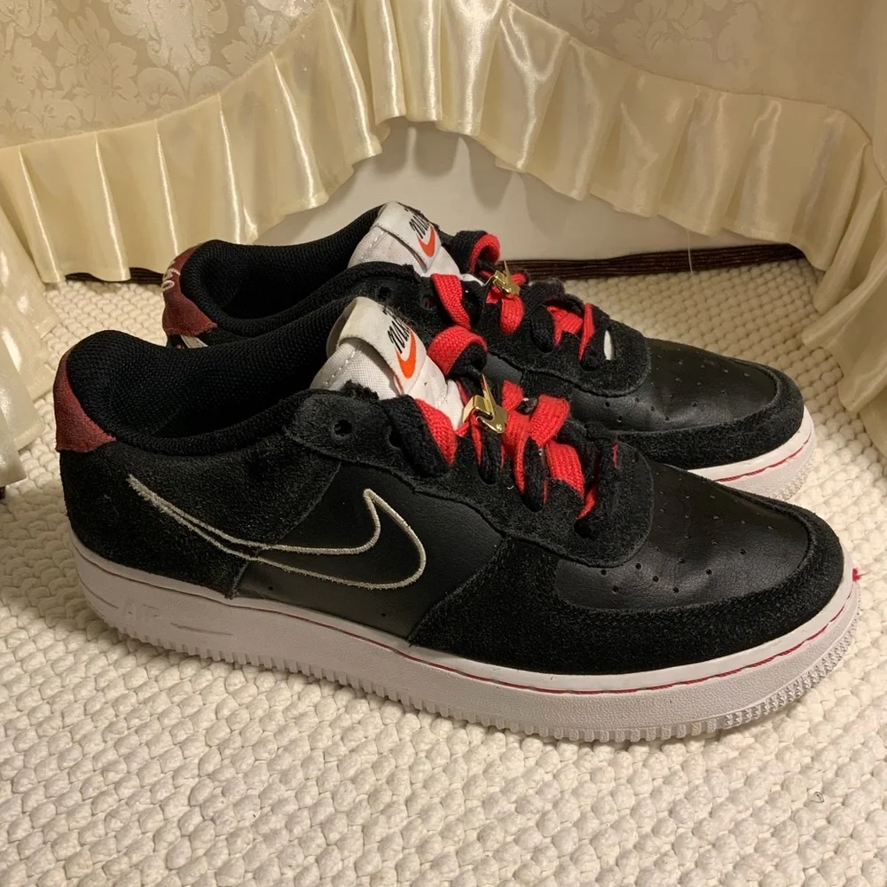 NIKE